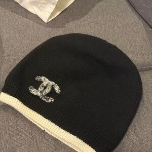 CHANEL Monochrome Knit Beanie NEW.